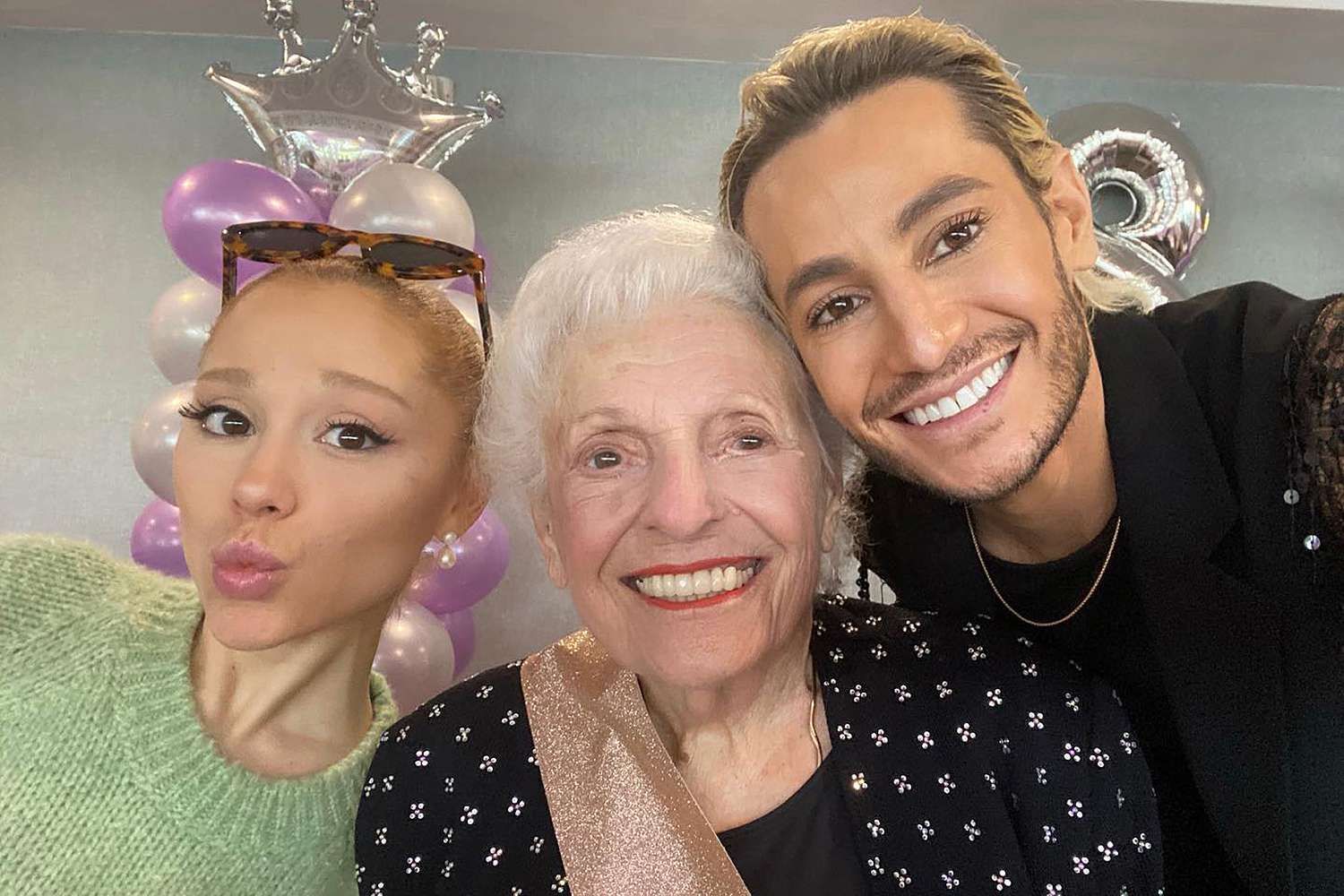 La Abuelita De Ariana Grande Rompe Incre Ble R Cord A Los A Os