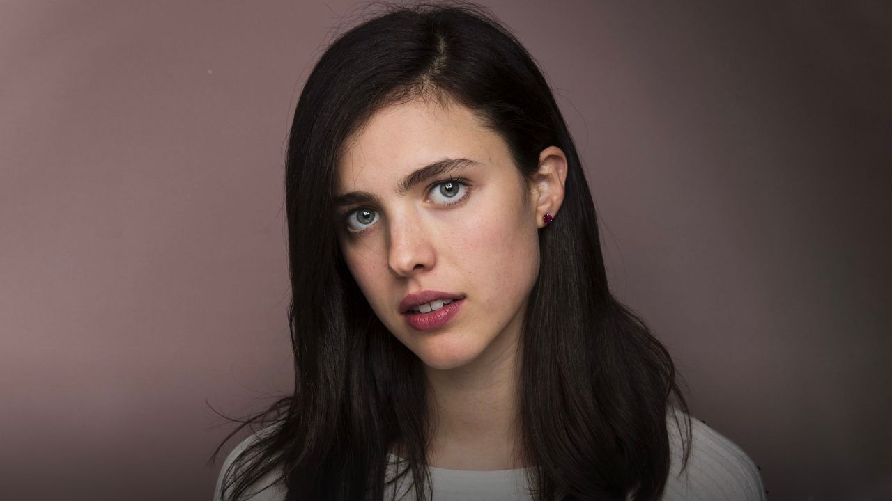 Las cosas por limpiar Margaret Qualley y 10 datos que no conocías