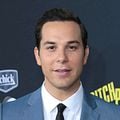 Foto Skylar Astin