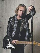 foto de Adrian Smith