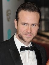 foto de Rafe Spall