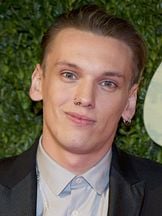 foto de Jamie Campbell Bower
