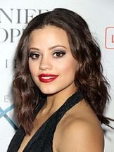 foto de Sarah Jeffery