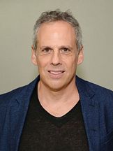 foto de Lee Josh Pais