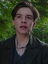 foto de Louis Partridge