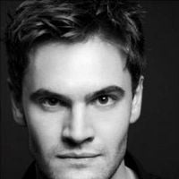 Foto Tom Bateman