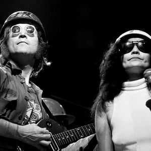 Foto Power To The People : John & Yoko Live In NYC