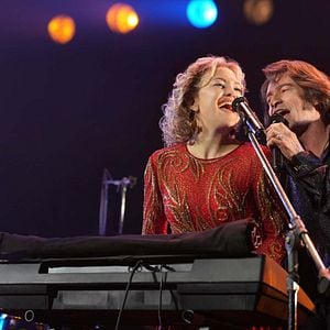 Foto Song Sung Blue: Sueño Inquebrantable