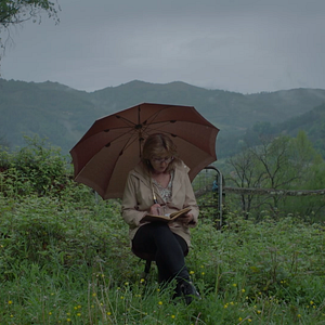 Foto Tres hombres no pueden ocultarse bajo la tapa de un puchero