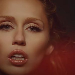 Foto Miley Cyrus: Something Beautiful