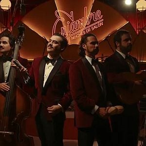 Foto Enjambre - Noches de Salón