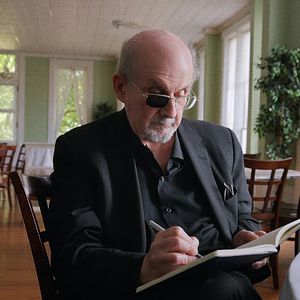 Foto Knife: The Attempted Murder of Salman Rushdie