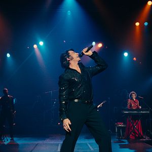 Foto Song Sung Blue: Sueño Inquebrantable