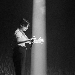 Foto Mitski : The Land