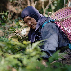 Foto The Woman Carrying the Prey