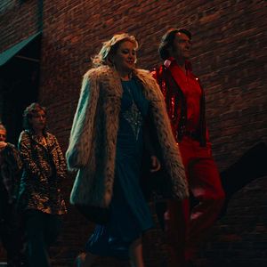 Foto Song Sung Blue: Sueño Inquebrantable