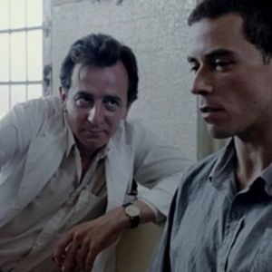 Foto Hombre mirando al sudeste