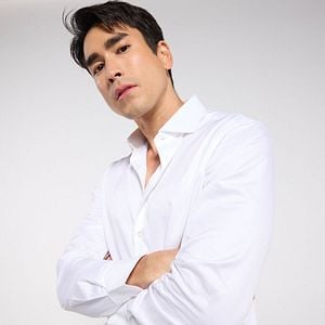 Foto Nadech Kugimiya