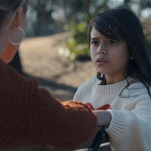 Foto La mano que mece la cuna