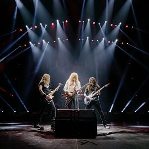 Foto Megadeth: Behind The Mask