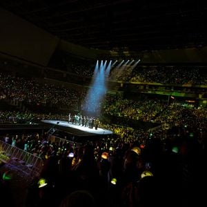 Foto SEVENTEEN WORLD TOUR [NEW_] IN JAPAN: LIVE VIEWING