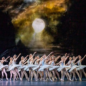 Foto Royal Ballet and Opera: El lago de los cisnes