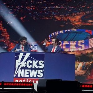 Foto F*cks News Demandados En Pantalla Grande