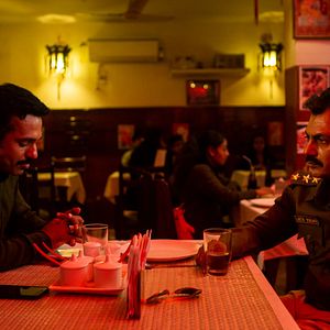 Foto Solitaria es la noche: Los crímenes de la familia Bansal