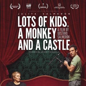 Foto Muchos hijos, un mono y un castillo