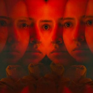 Foto She Loved Blossoms More