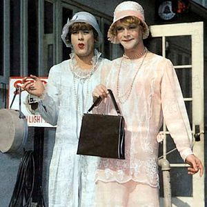 Foto Con faldas y a lo loco