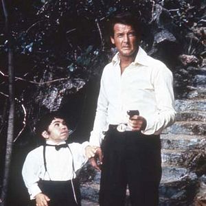 Foto El hombre con el revolver de oro