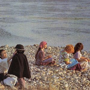 Foto Una canta, la otra no