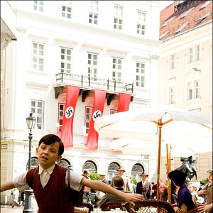 Foto El niño con el pijama de rayas