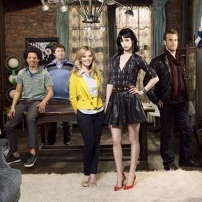 Foto Don't Trust The B---- in Apartment 23