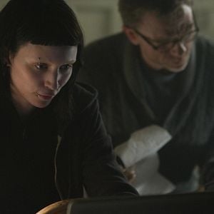 Foto La chica del dragón tatuado