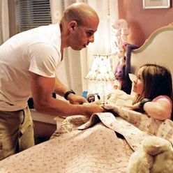 Foto Una niñera a prueba de balas