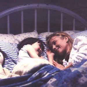 Foto La mano que mece la cuna