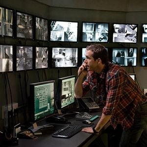 Foto Protegiendo al enemigo