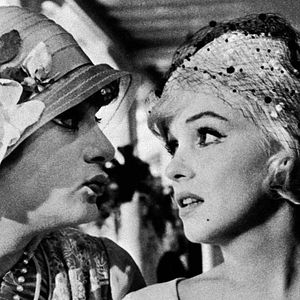 Foto Con faldas y a lo loco