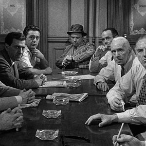 Foto 12 hombres en pugna