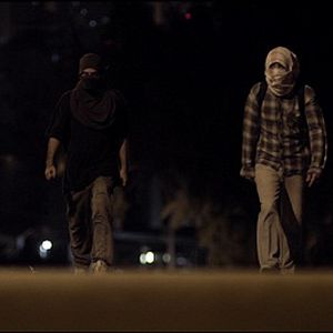 Foto Com os Punhos Cerrados