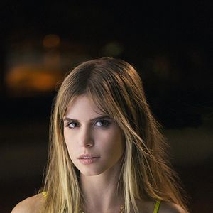 Foto Carlson Young