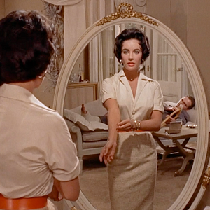 Foto La gata sobre el tejado de zinc