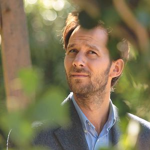 Foto Pastel de pera con lavanda