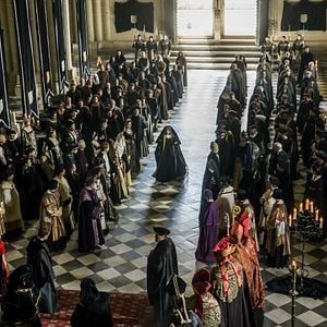 Foto La corona partida