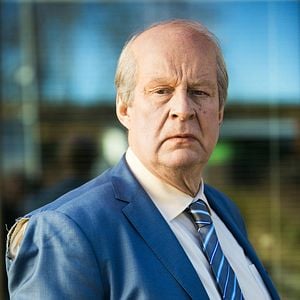 Foto Un hombre gruñón