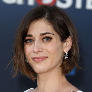 Foto Lizzy Caplan