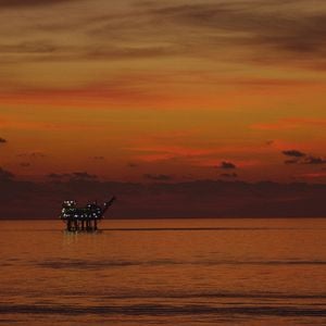 Foto Dead Slow Ahead