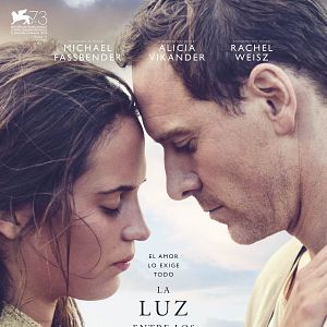 Foto La luz entre los océanos